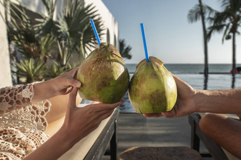 beneficios-agua-de-coco