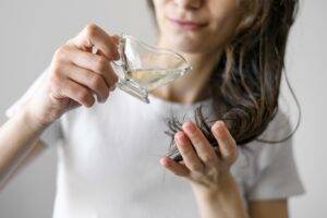 oleo-de-coco-no-cabelo